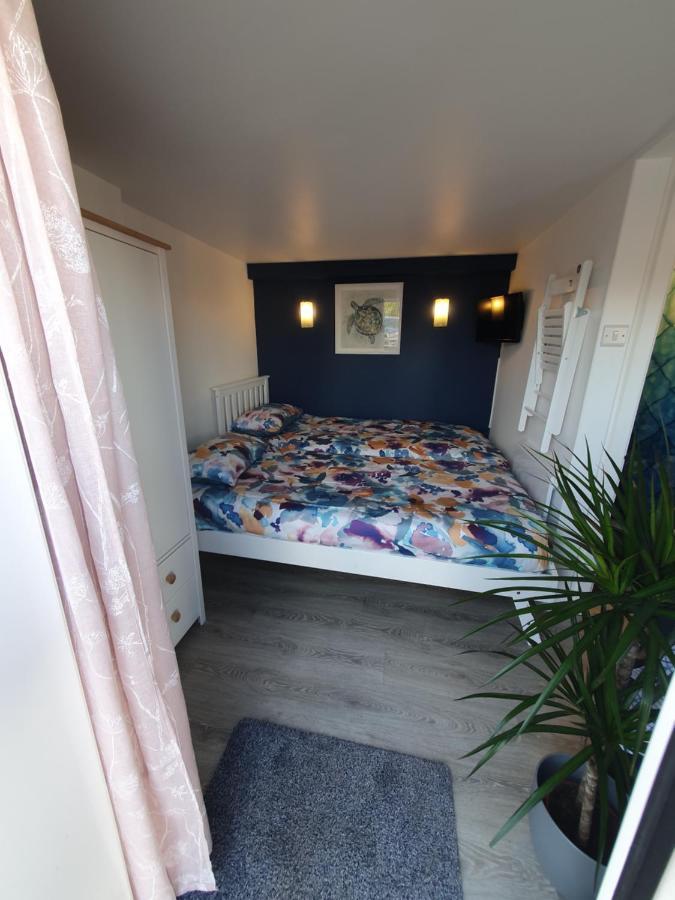 Lovely Private Studio Room With Own Kitchen And Bathroom. Set In The Popular Area Of Shiphay In Torquay And Only A Short Walk From Torbay Hospital Exterior foto