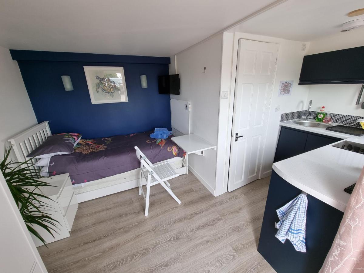 Lovely Private Studio Room With Own Kitchen And Bathroom. Set In The Popular Area Of Shiphay In Torquay And Only A Short Walk From Torbay Hospital Exterior foto