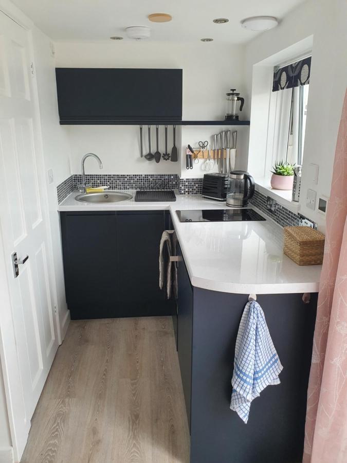 Lovely Private Studio Room With Own Kitchen And Bathroom. Set In The Popular Area Of Shiphay In Torquay And Only A Short Walk From Torbay Hospital Exterior foto